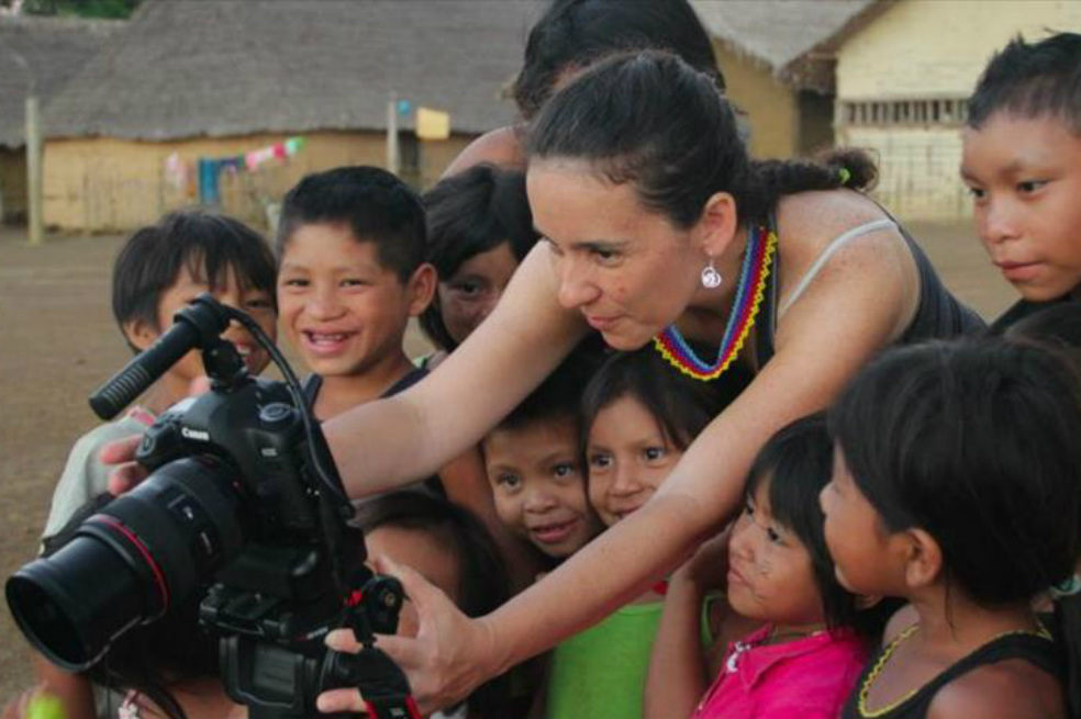 La directora de fotografía venezolana Alexandra Henao realizó el documental 'Kuyujani Envenenado', en el cual denuncia que los integrantes de las comunidades Sanema y Yekuana tenían altos niveles de mercurio en sus cuerpos. (Cortesía Alexandra Henao)