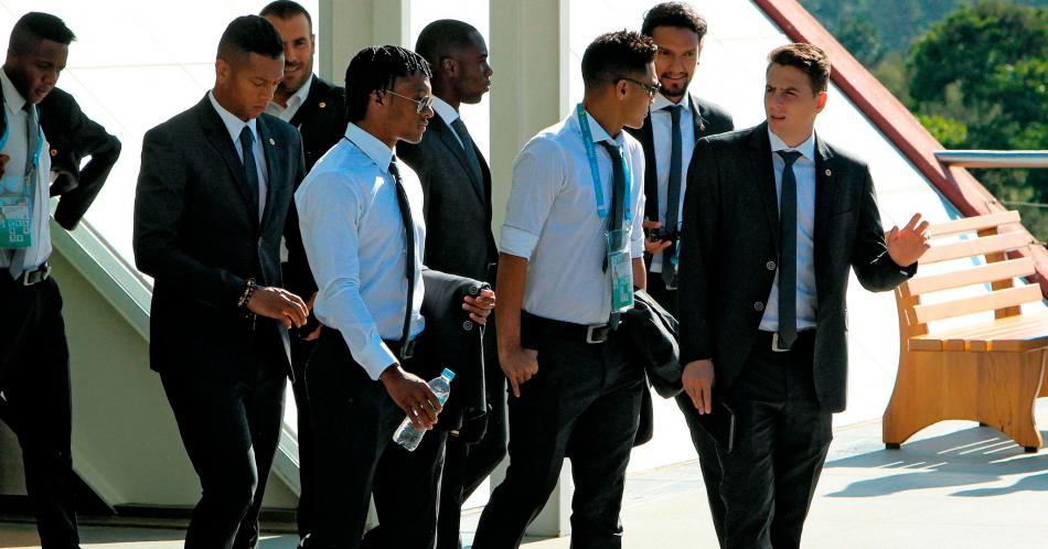 Las grandes casas de moda visten a los astros del fútbol en Brasil