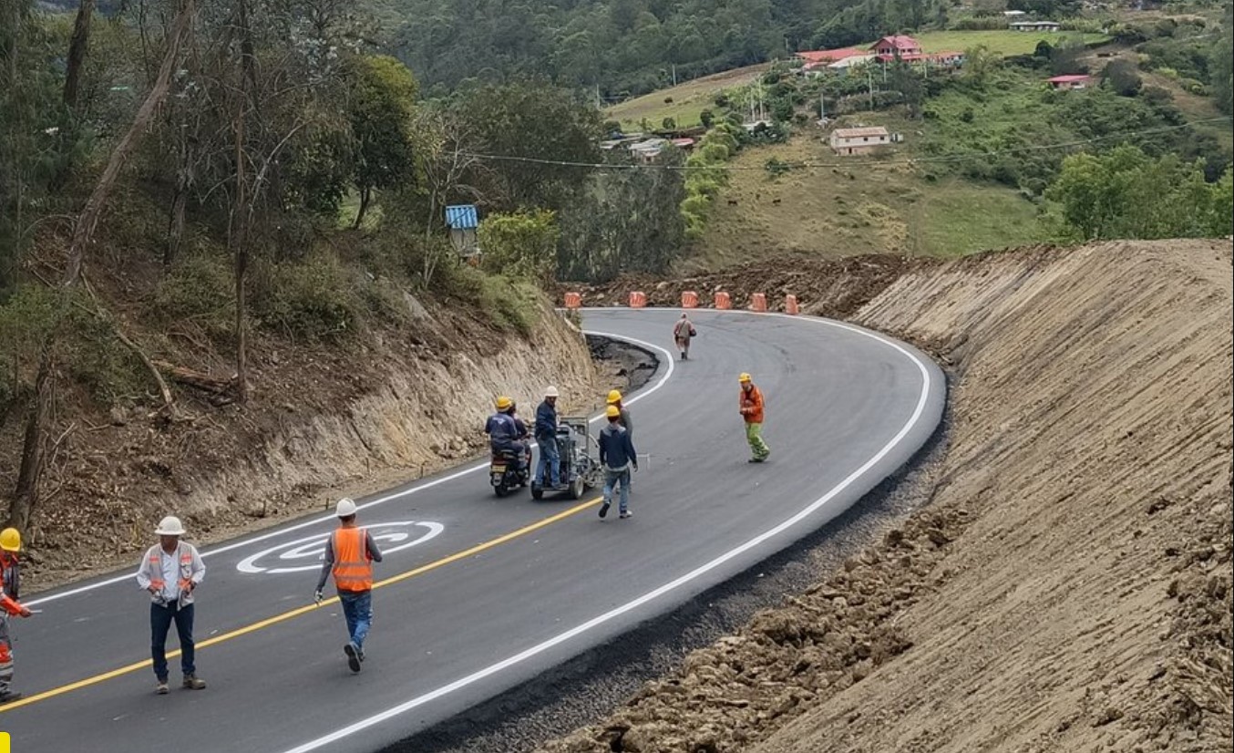 Se restableció el paso total por el km 18 de la Vía al Llano, donde se presentó derrumbe