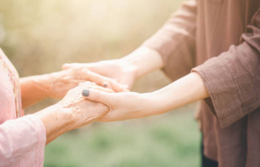 Mujer se reencontró con su madre en Antioquia, 36 años después de ser adoptada