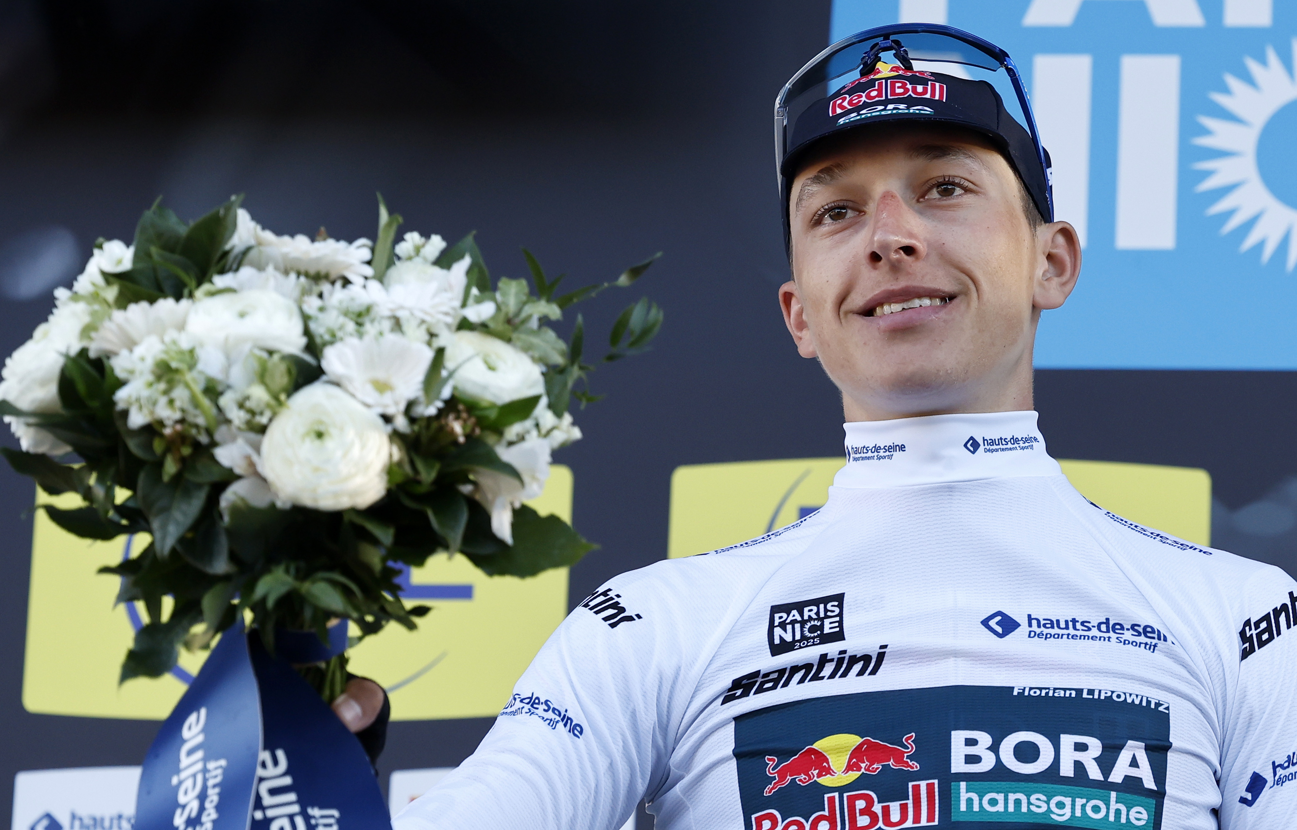 NICE (France), 16/03/2025.- German rider Florian Lipowitz of Red Bull Bora Hansgrohe team celebrates on the podium winning the best young jersey after the final stage of the Paris-Nice cycling race over 119.9km from Nice to Nice, France, 16 March 2025. (Ciclismo, Francia, Niza) EFE/EPA/SEBASTIEN NOGIER