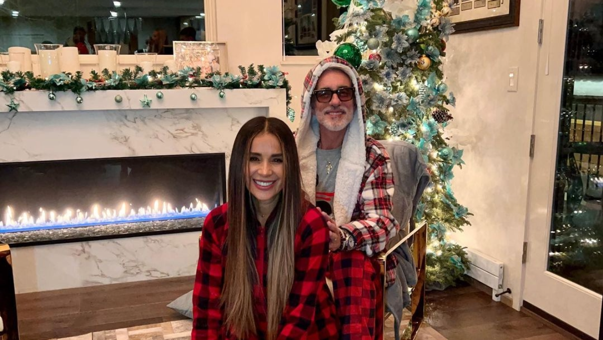 Miguel Varoni y Catherine Siachoque sorprendieron con curiosos disfraces de Navidad
