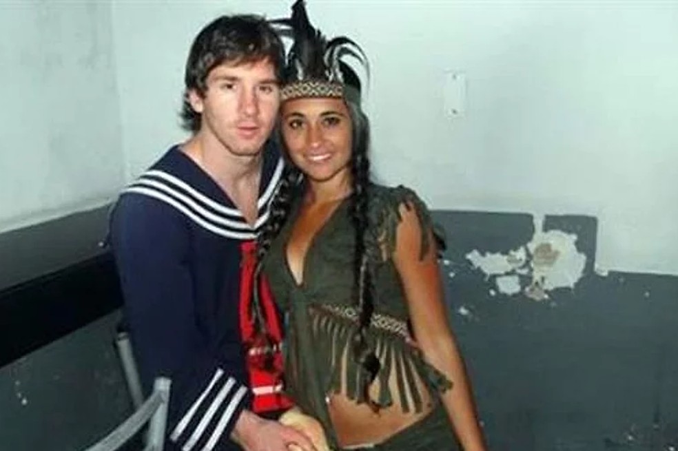 Los cambios de imagen que ha experimentado la esposa de Messi han sido bastante notorios con el pasar de los años, pues en la actualidad luce más esbelta. La chica tímida de hace un tiempo se convirtió en una sensual mujer, y sus fotos en Instagram lo demuestran.