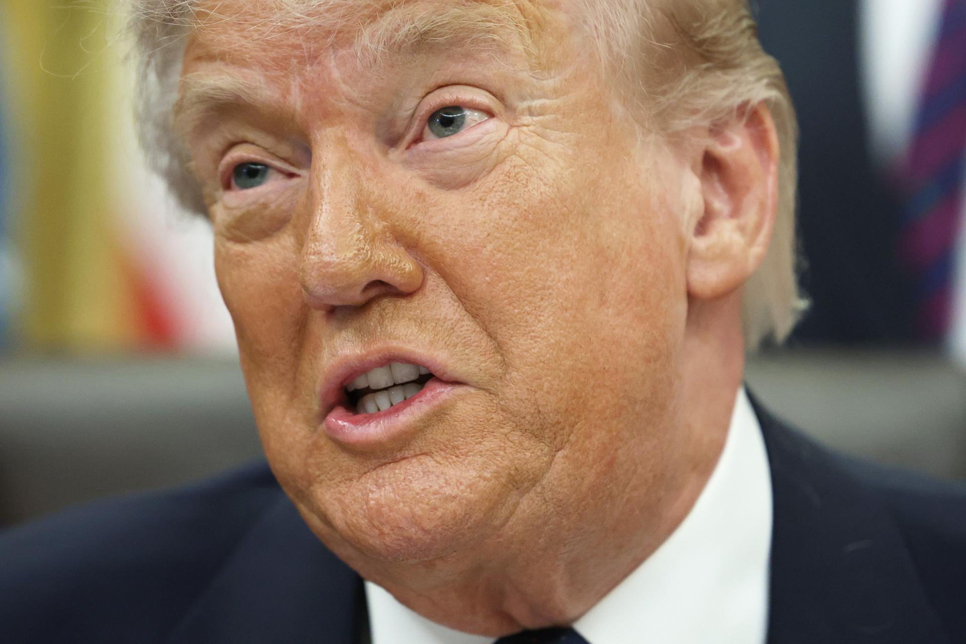 Trump suspendió la operación de escoltar barcos en Ormuz para impulsar un acuerdo con Irán
