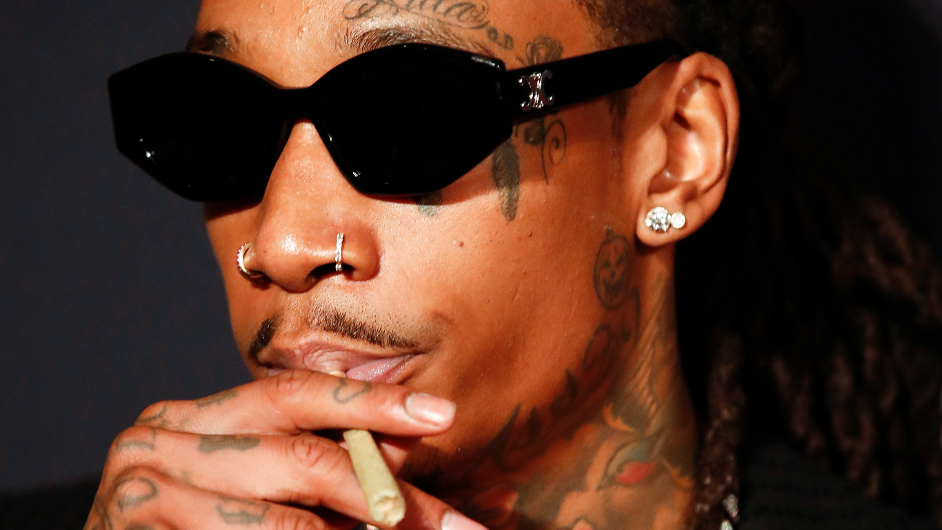 Wiz Khalifa fue detenido en Rumanía por fumar marihuana en ‘show’ de un festival