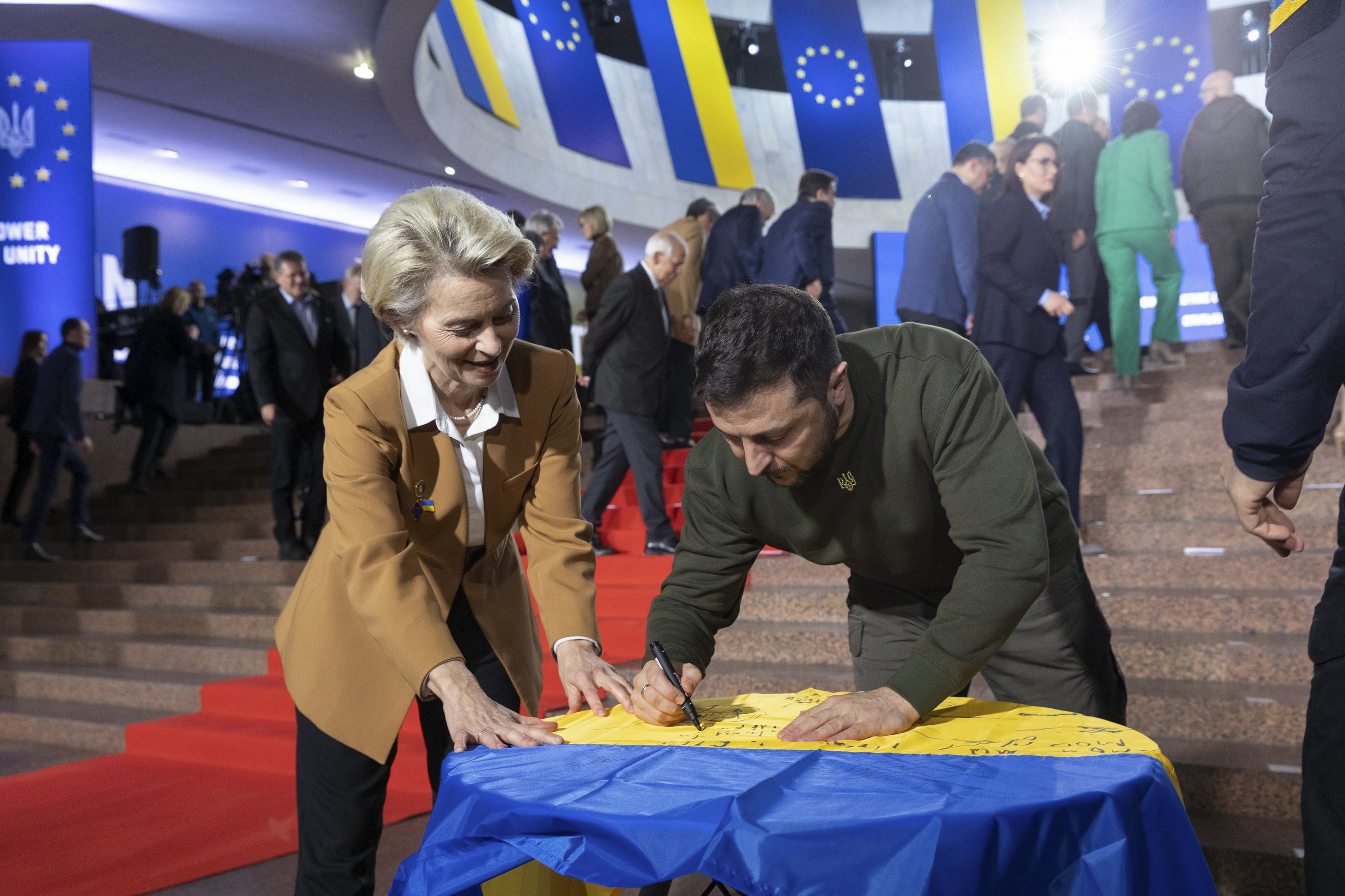 La UE respalda adhesión de Ucrania en una cumbre en Kiev