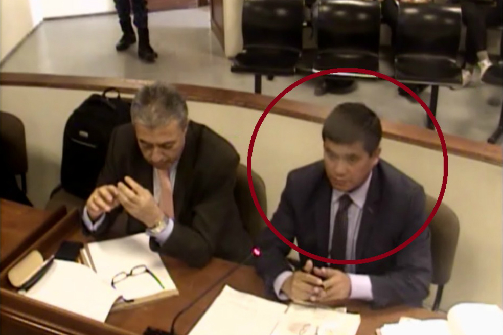 Héctor Julio Leguizamón Cardozo fue el fiscal que acusó a Mateo Gutiérrez de poner un explosivo en un apartamento del centro de Bogotá. Presentó como testigo a Bryan Steven Gómez Sánchez.
