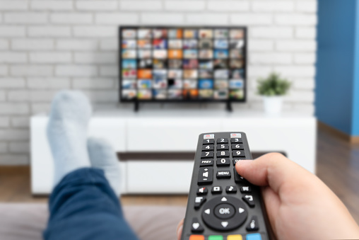 ¿Pasa mucho tiempo frente al t.v.? Tiene más riesgo de que le diagnostiquen demencia