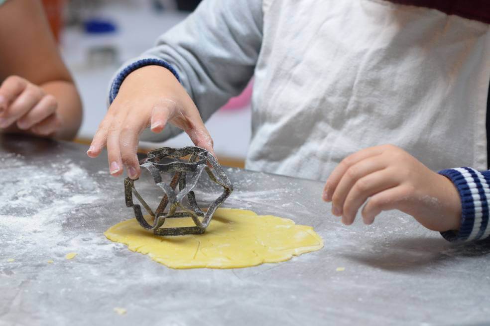 Los beneficios de cocinar con los niños