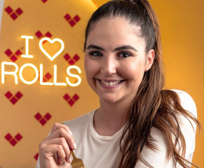 Ella creó una marca de rollos de canela que conquistan en la mesa