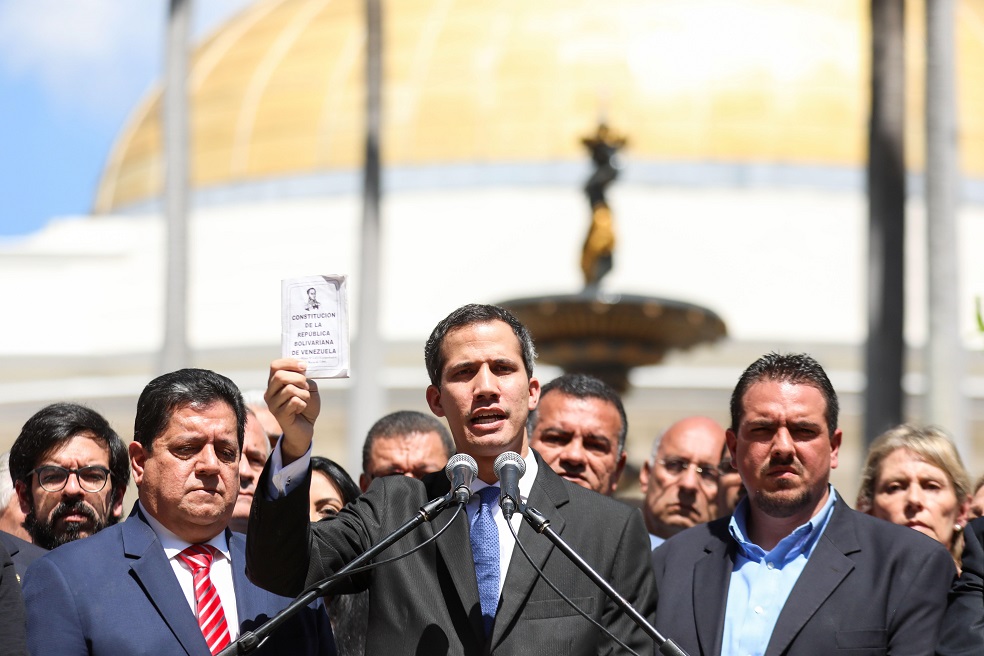 «Les estamos pidiendo que no nos disparen», el mensaje de Guaidó a militares