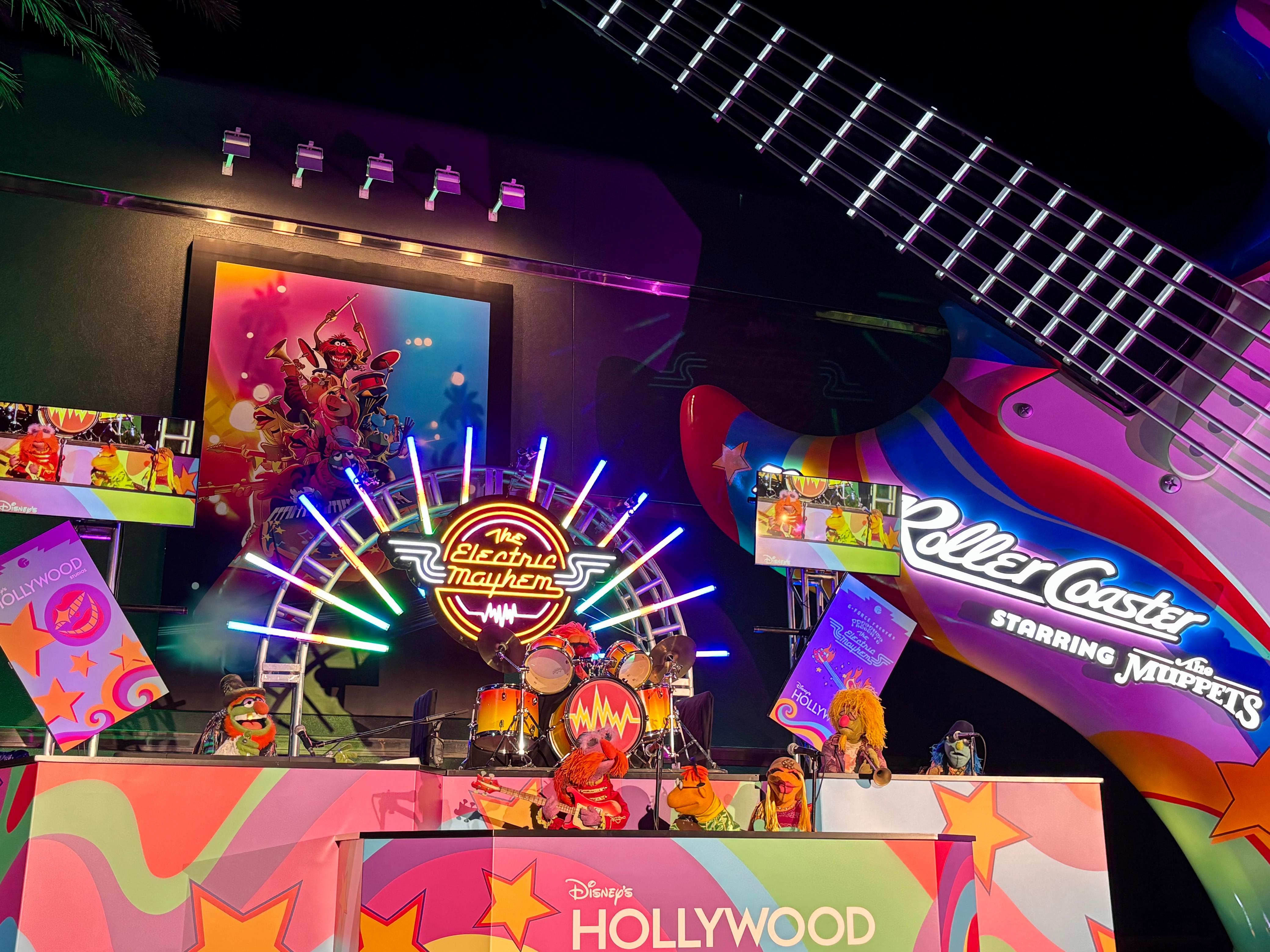 Los Muppets encendieron la fiesta de apertura de Rock ‘n’ Roller Coaster.
