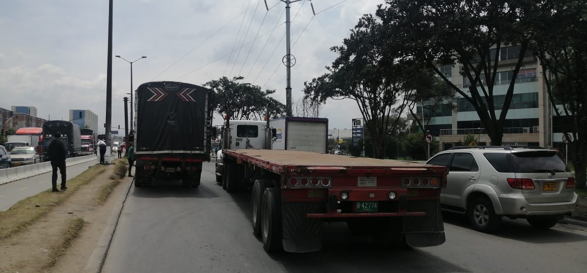Secretaría de Movilidad registró 14 vehículos de carga varados. Nueve tractocamiones y cinco camiones.