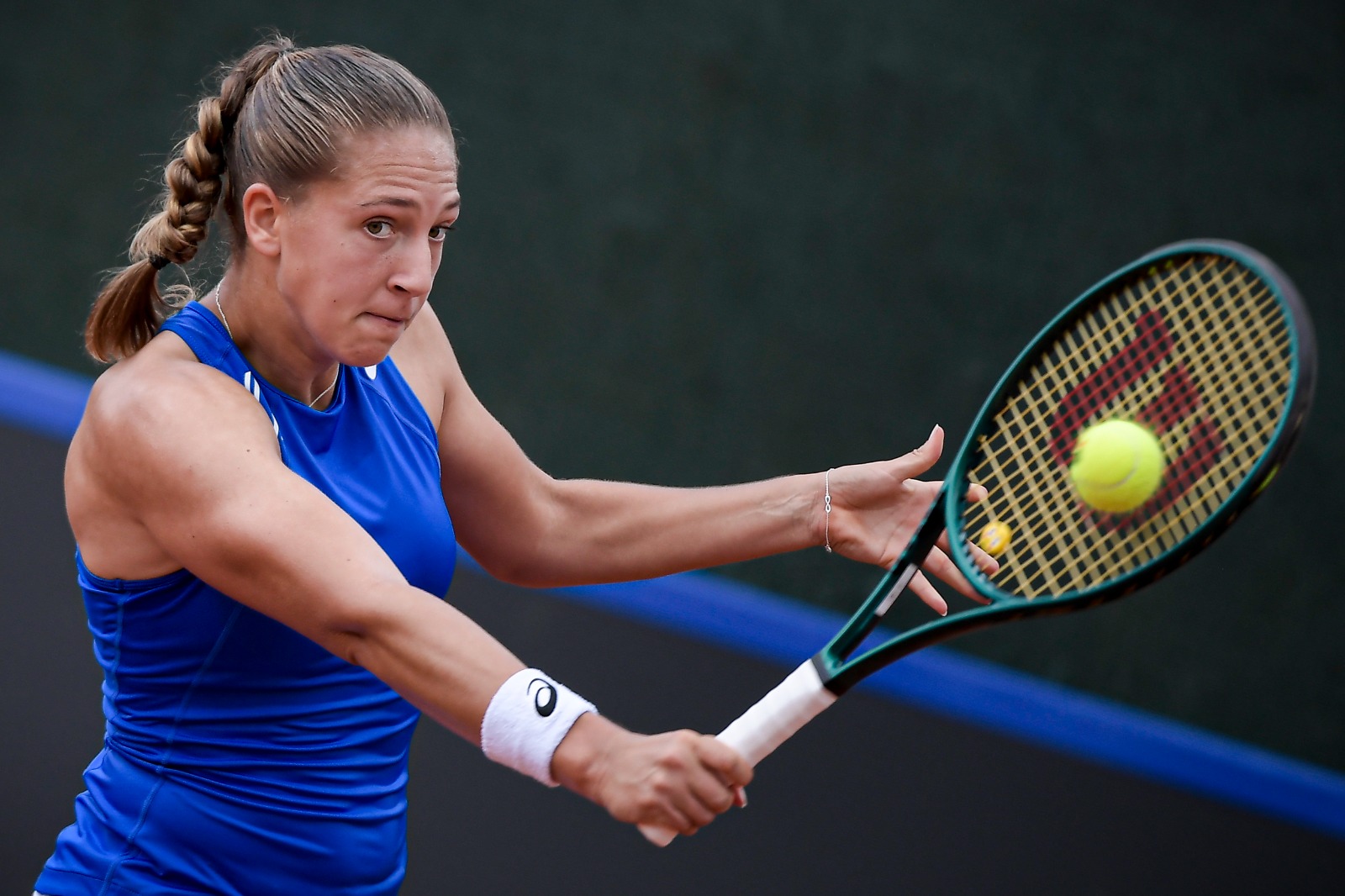 La francesa Diane Parry se impuso sobre Emiliana Arango 6-2, 6-4.