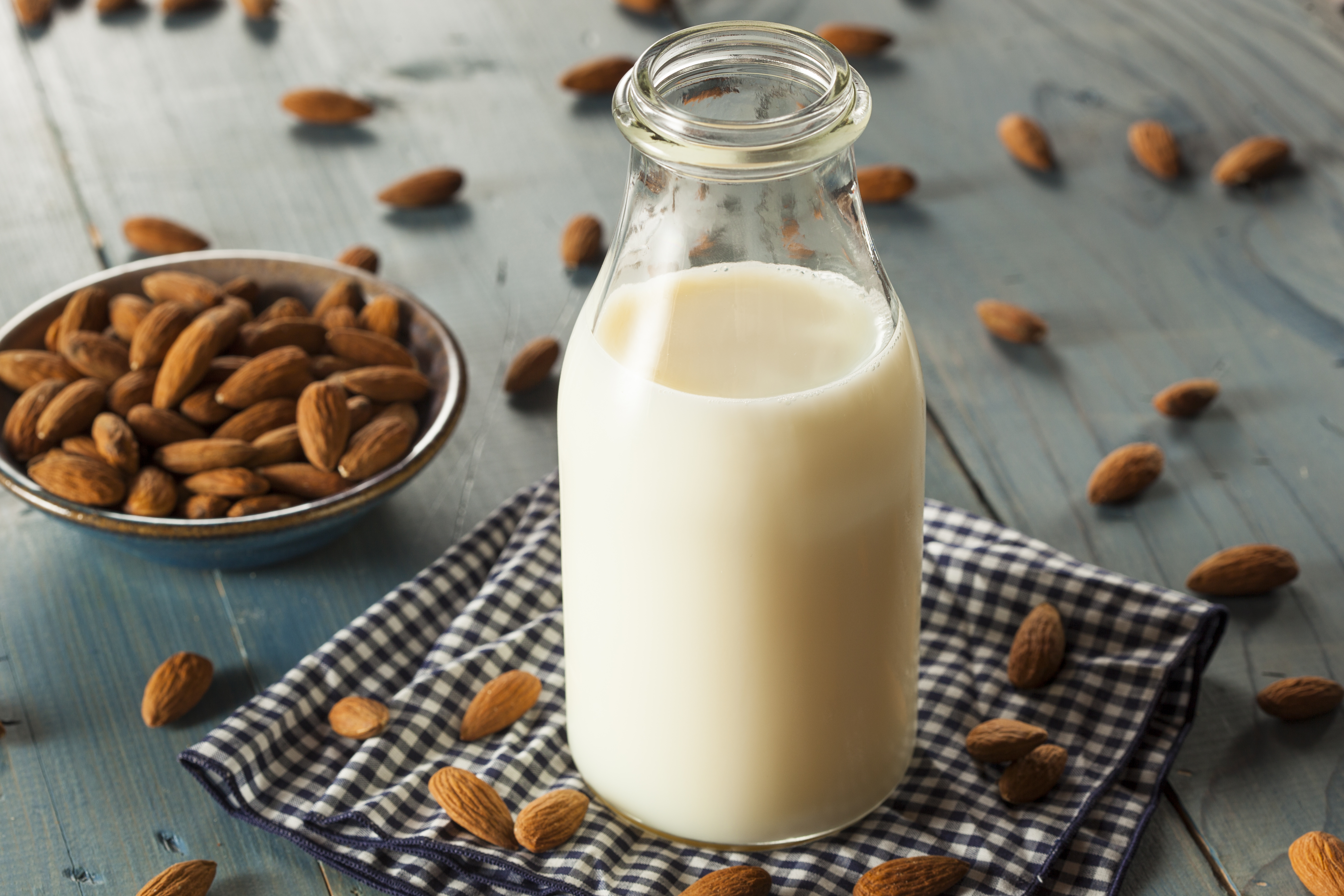 Cómo hacer leche de almendras casera fácil y cremosita