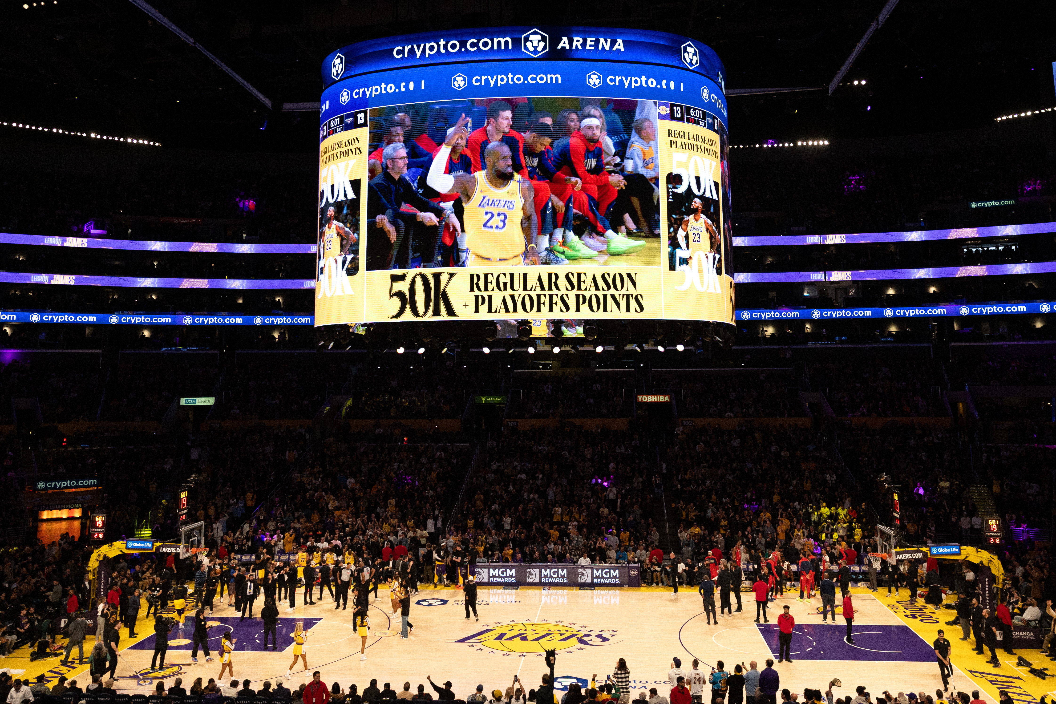LOS ANGELES (United States), 05/03/2025.- The Los Angeles Lakers play tribute to Lebron James achieving 50,000 career points during the NBA basketball game between the New Orleans Pelicans and the Los Angeles Lakers in Los Angeles, California, USA, 04 March 2025. (Baloncesto, Nueva Orleáns) EFE/EPA/ALLISON DINNER SHUTTERSTOCK OUT