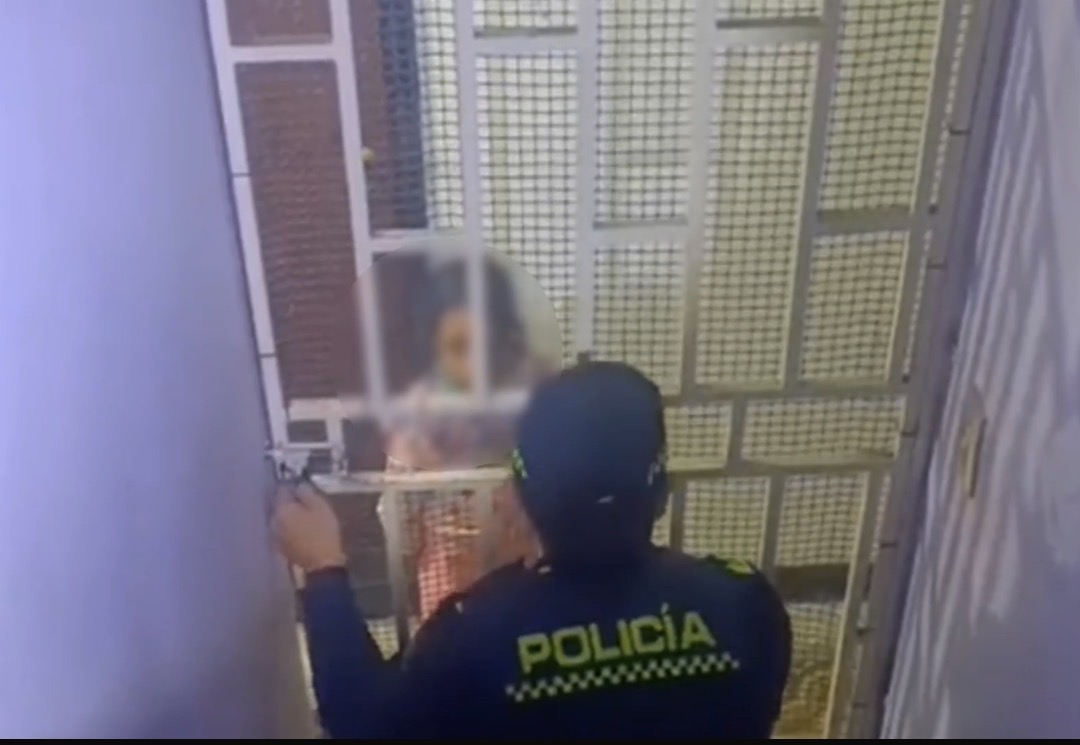 Rescatan a niña de siete años que habría sido abandonada en una vivienda de Puente Aranda