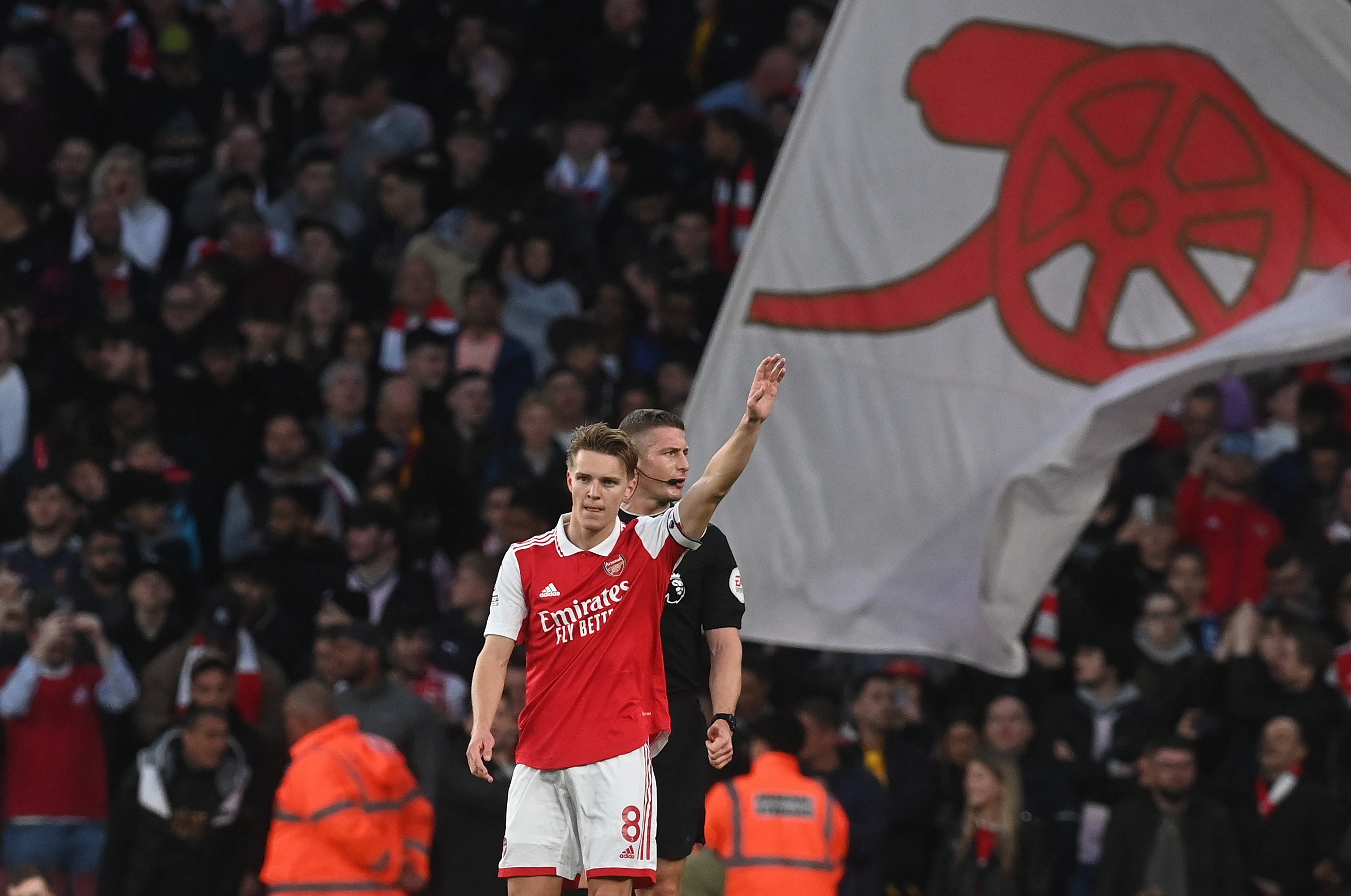 Arsenal ganó el derbi ante Chelsea y recuperó el liderato en la Premier