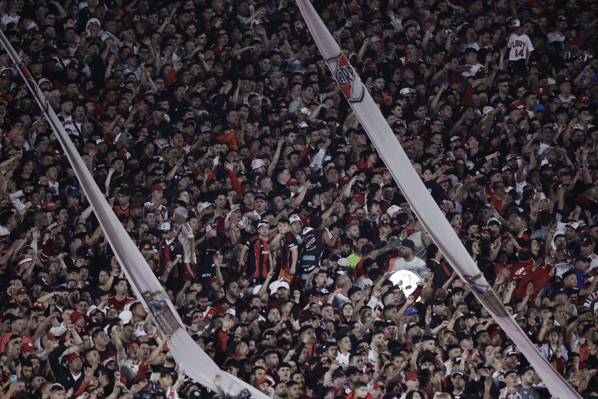 Tragedia en el Monumental: un hincha murió durante el partido entre River Plate y Santa Fe