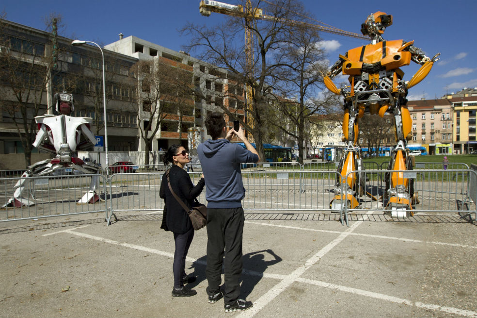 Los increíbles Transformers hechos con chatarra que se exhiben en Croacia