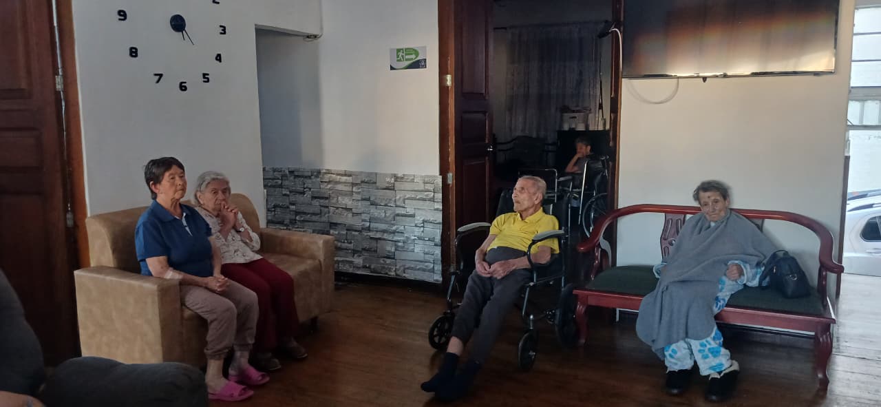 “Necesitamos un lugar”: 16 adultos mayores buscan refugio tras el temblor en Manizales