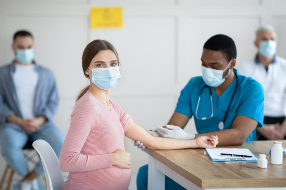 ¿Por qué es importante que las mujeres gestantes se vacunen contra COVID-19?