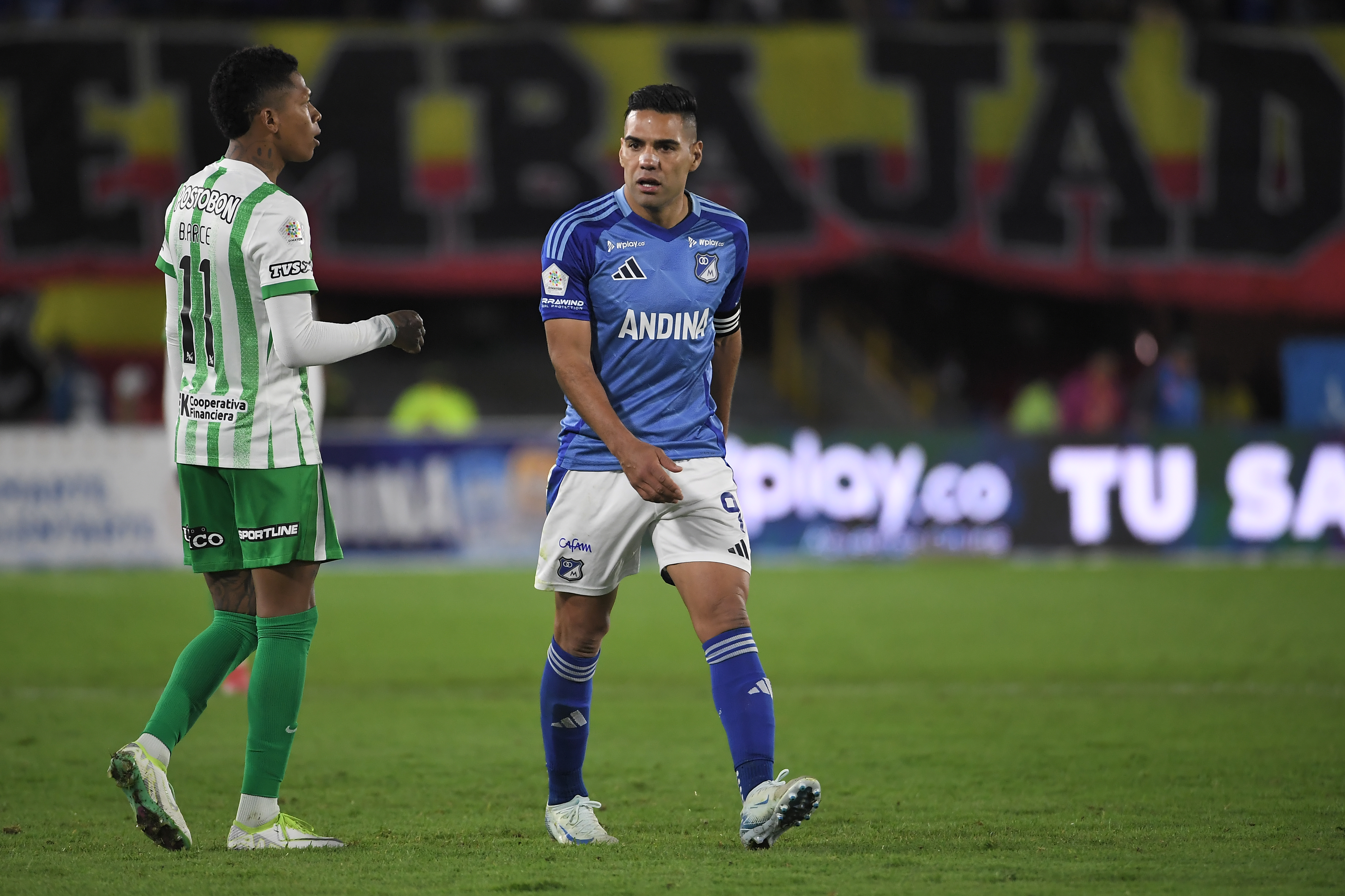 Jugador de Millonarios durante el compromiso ante Atlético Nacional en el Estadio El Campin de Bogotá