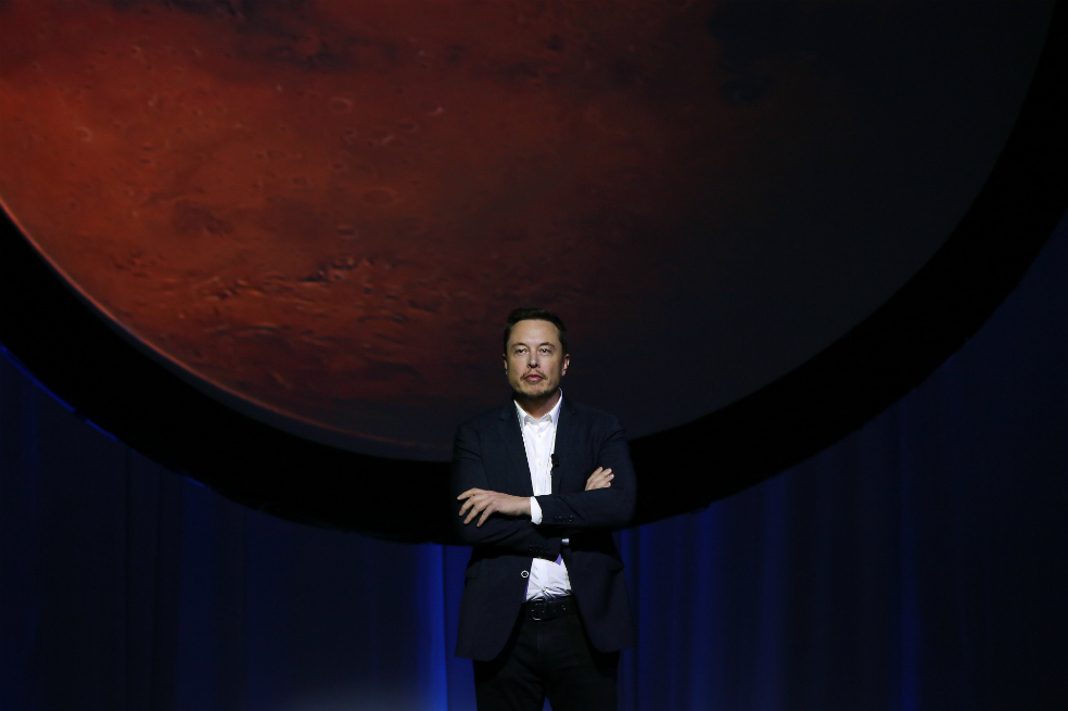SpaceX posterga plan de enviar turistas alrededor de la Luna