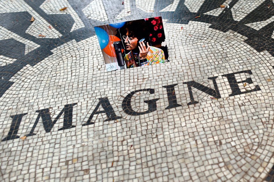Fans de John Lennon lo recuerdan en su 75 cumpleaños