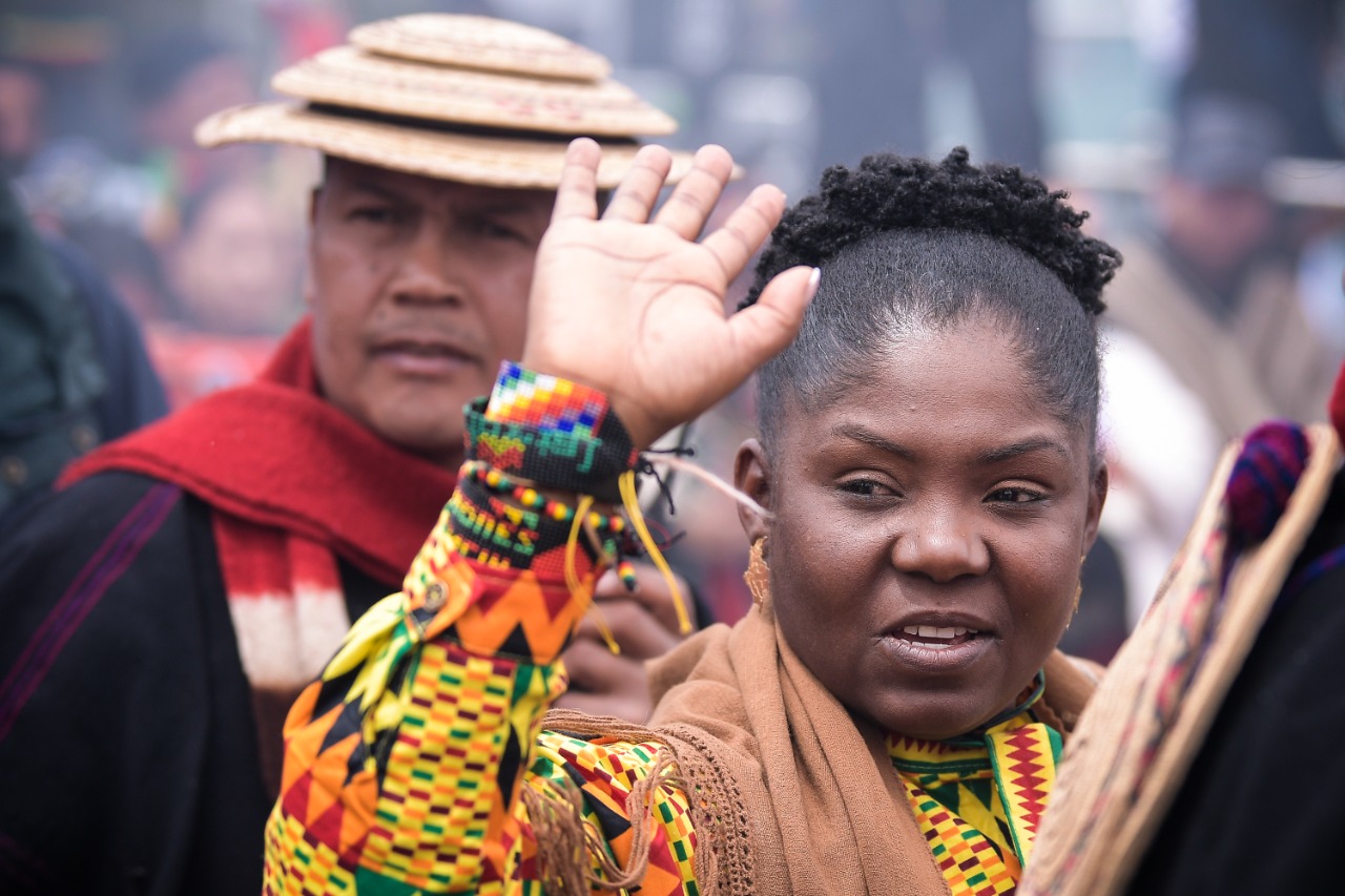 "Colombia renace para sembrar una nueva y definitiva oportunidad para la vida y la paz en Colombia. Gracias pueblos negros, indígenas, campesinos y urbanos por resistir y cuidar la vida con dignidad y unidad. #ColombiaRenace junto a ustedes", dijo Márquez.