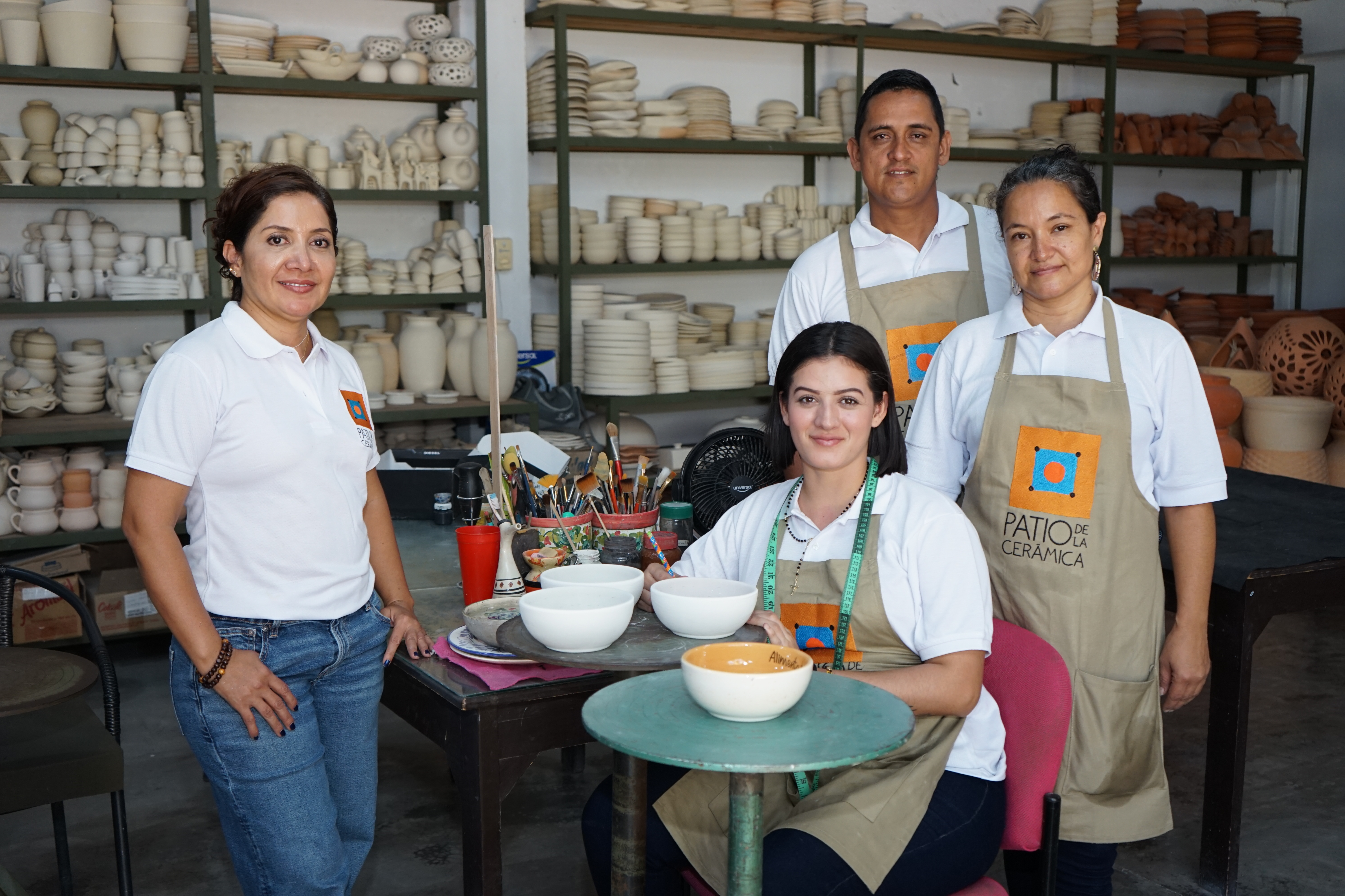 El emprendimiento que transforma la arcilla en piezas cerámicas hechas a mano
