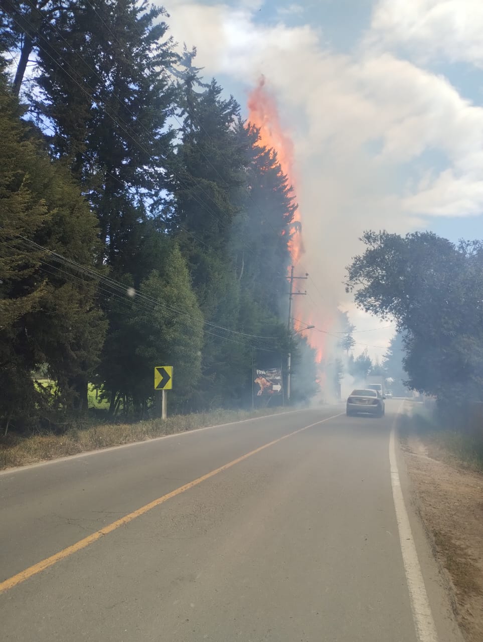 Se reporta incendio en vía Siberia - Tenjo.