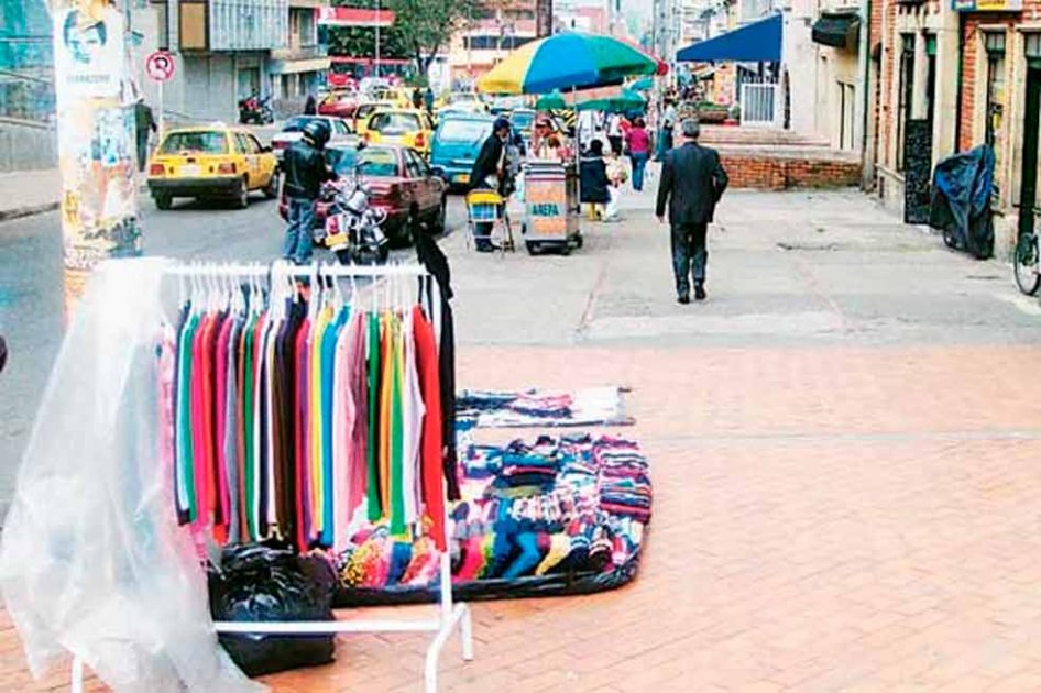 Suspenden desalojo de 30 artesanos informales que permanecen en la Calle 80