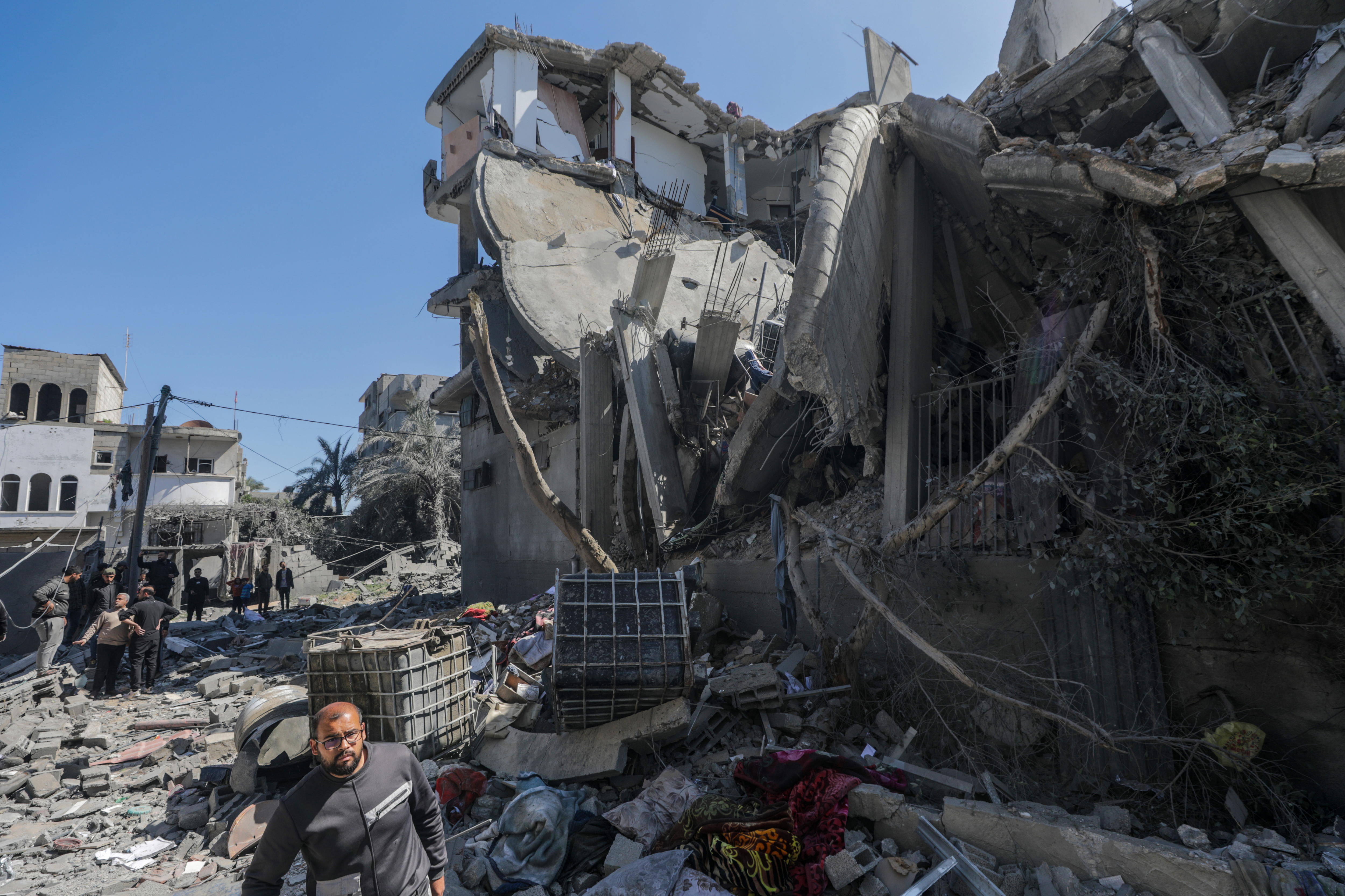 Al Nusairat (---), 05/03/2024.- Palestinians search for missing people under the rubble of a destroyed house following Israeli airstrikes in the west of Al Nusairat refugee camp, Gaza Strip, 05 March 2024. More than 30,500 Palestinians and over 1,300 Israelis have been killed, according to the Palestinian Health Ministry and the Israel Defense Forces (IDF), since Hamas militants launched an attack against Israel from the Gaza Strip on 07 October 2023, and the Israeli operations in Gaza and the West Bank which followed it. EFE/EPA/MOHAMMED SABER
