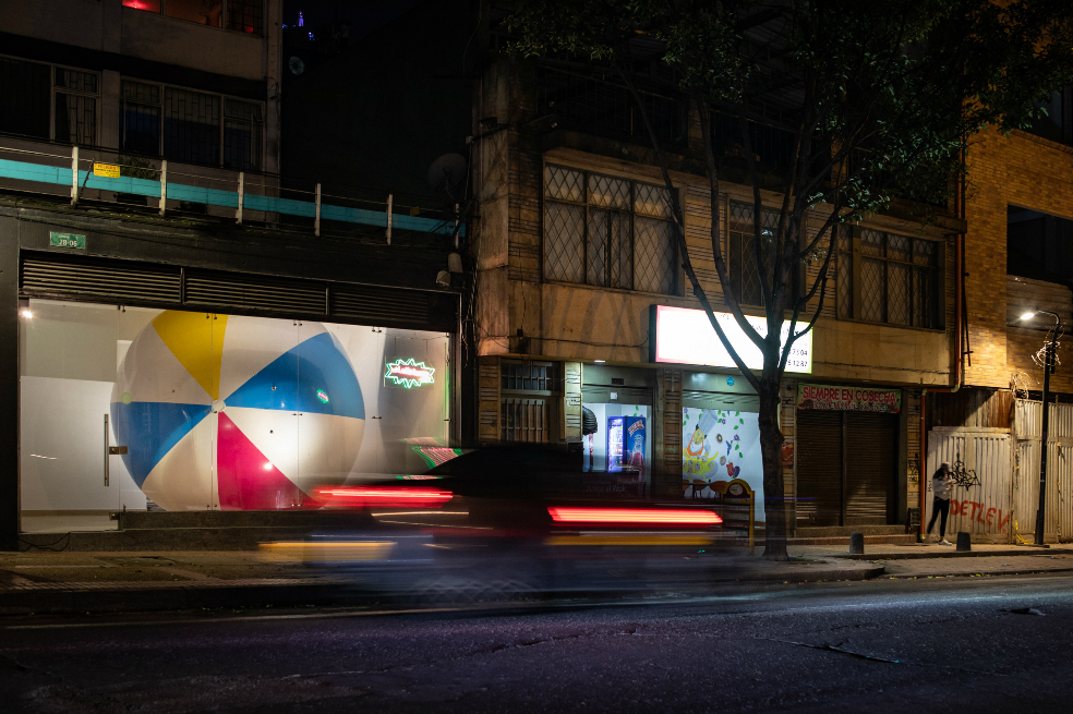 Una de las exhibiciones de "El Vitrinazo" en el marco de Artbo Fin de Semana. / Cortesía