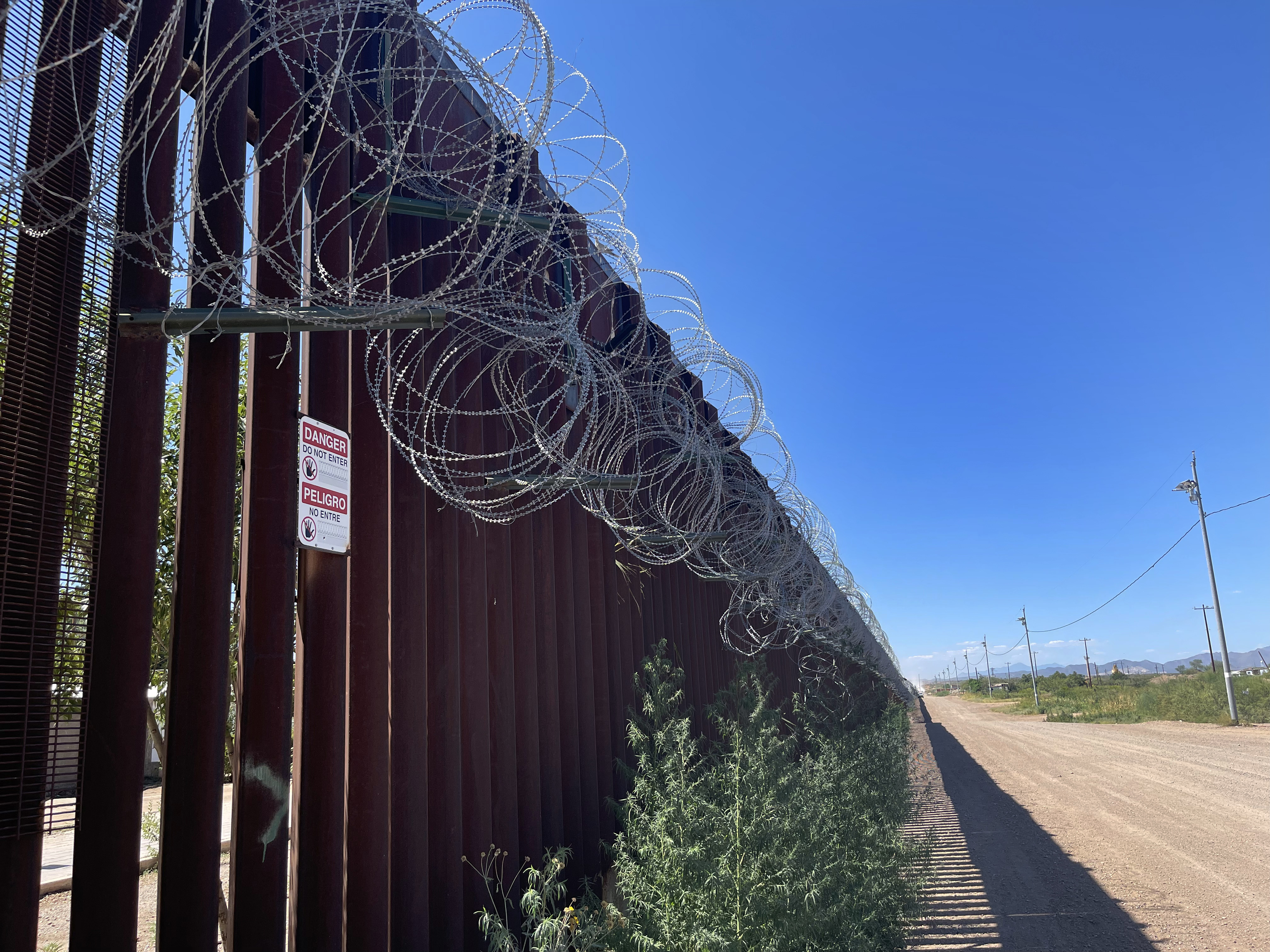 Kamala Harris promete “reforma migratoria” en visita de campaña a la frontera