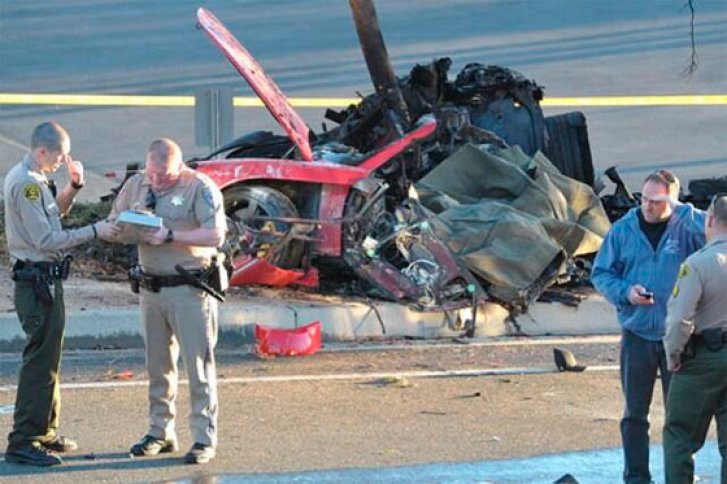 Padre de Paul Walker demanda a Porsche