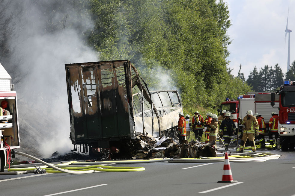 Bus que transportaba turistas en Alemania se incendió y causó la muerte de 18 personas