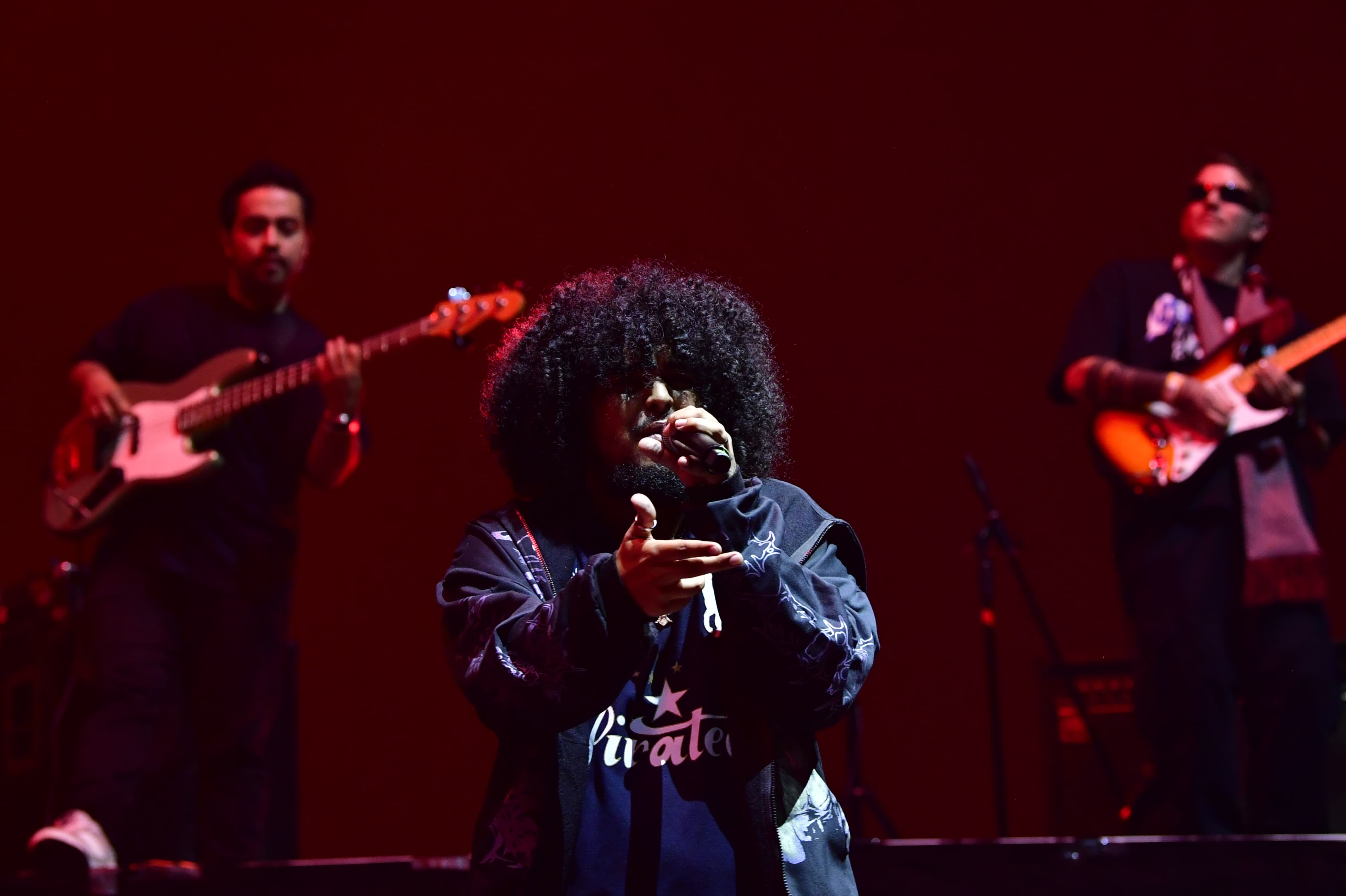 Oblivion’s Mighty Trash fue el encargado de abrir la jornada, con un estilo auténtico y el hambre de quien nunca olvida de dónde viene. Su show fue una declaración de amor al rap, una descarga de energía pura. Con temas como 'Medallo Bullies', 'Sebastián' y 'Puro Parcerito', el antioqueño puso a vibrar a la capital del rap.