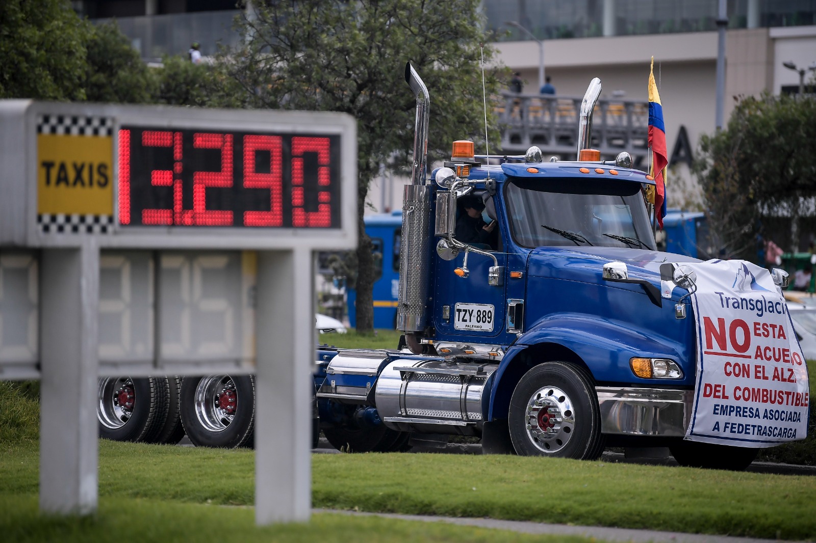 Las imágenes que deja la protesta por el alza de los combustibles en Bogotá