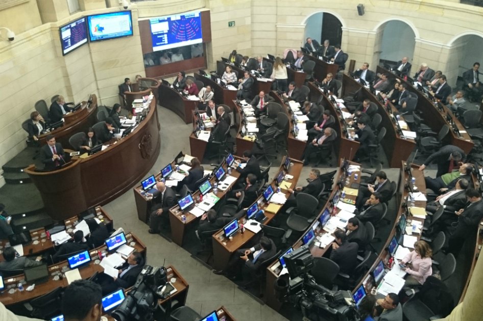 Senado aprueba en tiempo récord ley que castiga ausentismo de congresistas