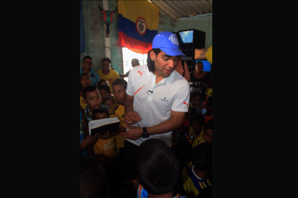 Falcao financia polideportivo en Magdalena