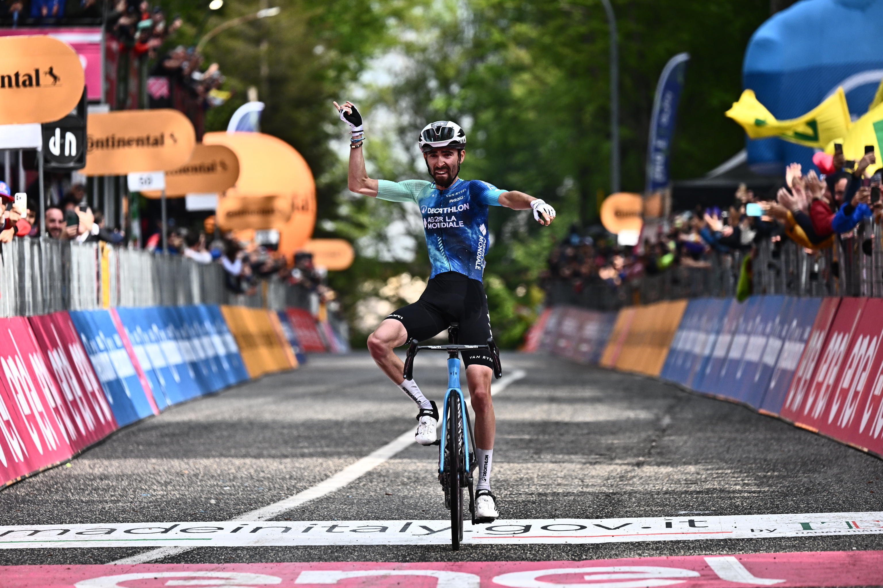 Valentin Paret-Peintre conquistó la décima etapa del Giro de Italia: video
