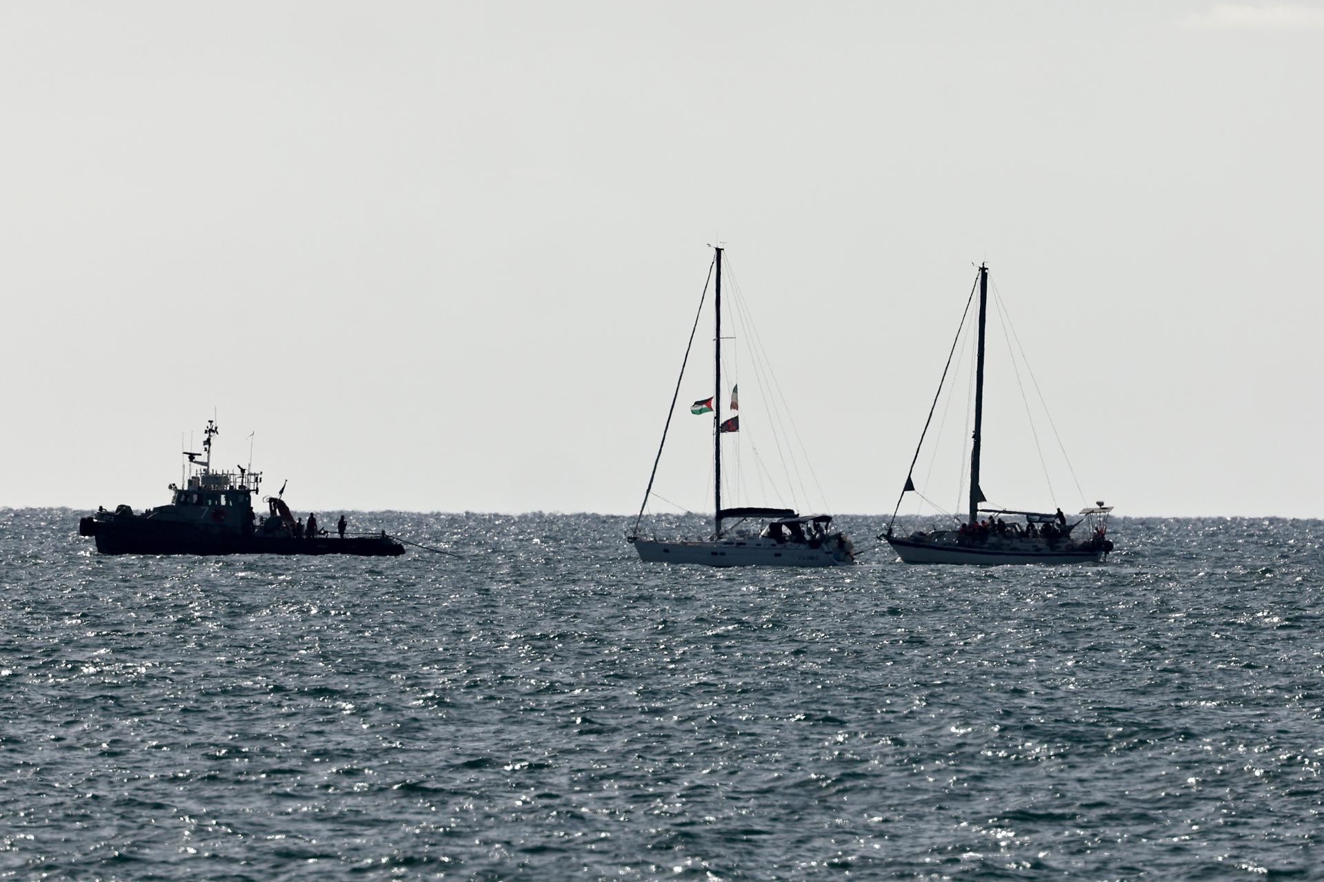 Israel intercepta el último barco de la flotilla para Gaza e inicia deportaciones