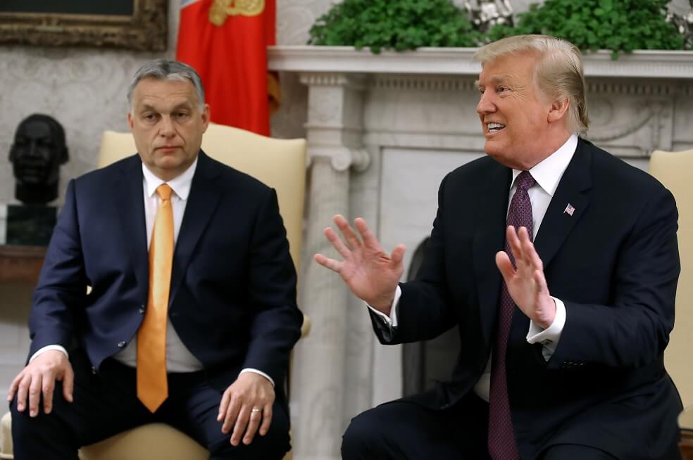 El presidente estadounidense, Donald Trump, recibió al primer ministro húngaro, Viktor Orbán, durante una reunión celebrada este lunes en la Casa Blanca. / AFP