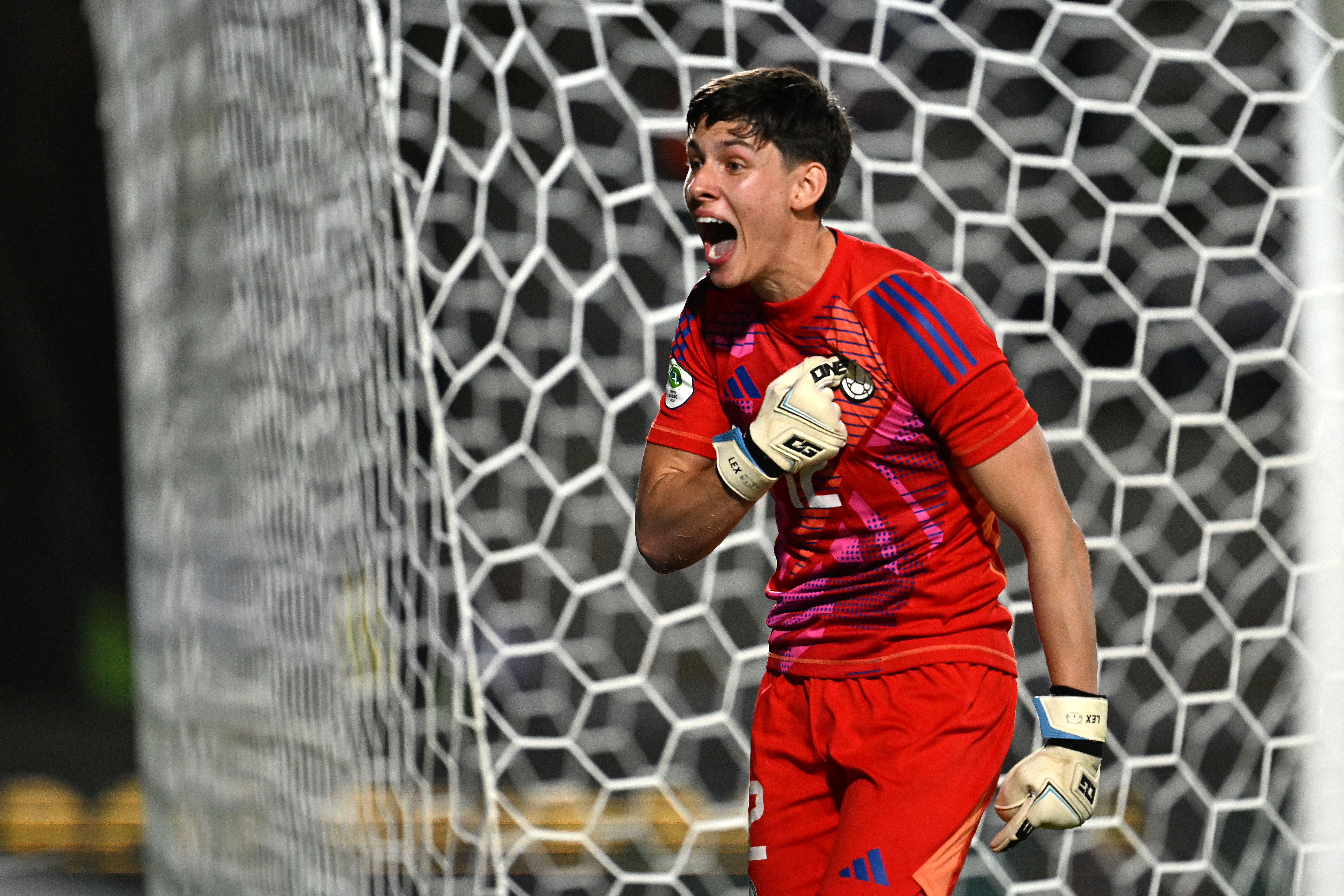 Alexei Rojas: la fusión colombiana, británica y rusa que conquista a los hinchas