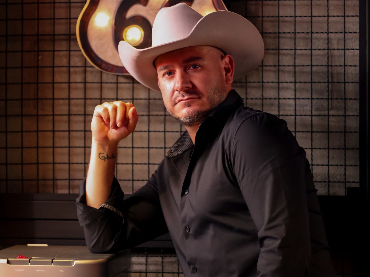 Nico Ruiz presenta “Qué viva la tusa”, la otra cara del despecho