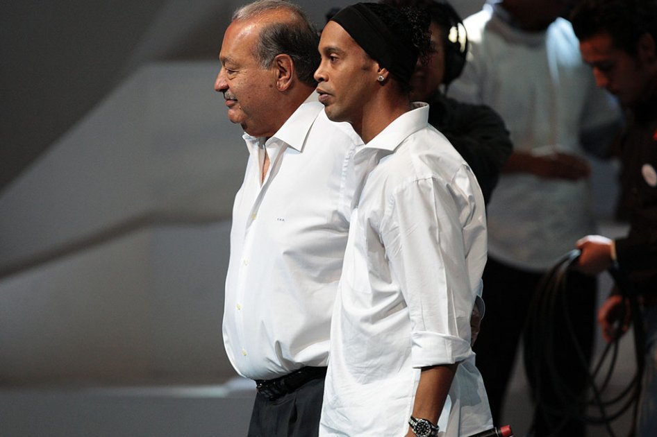 Ronaldinho llegó a Ciudad de México para ser presentado por el Querétaro