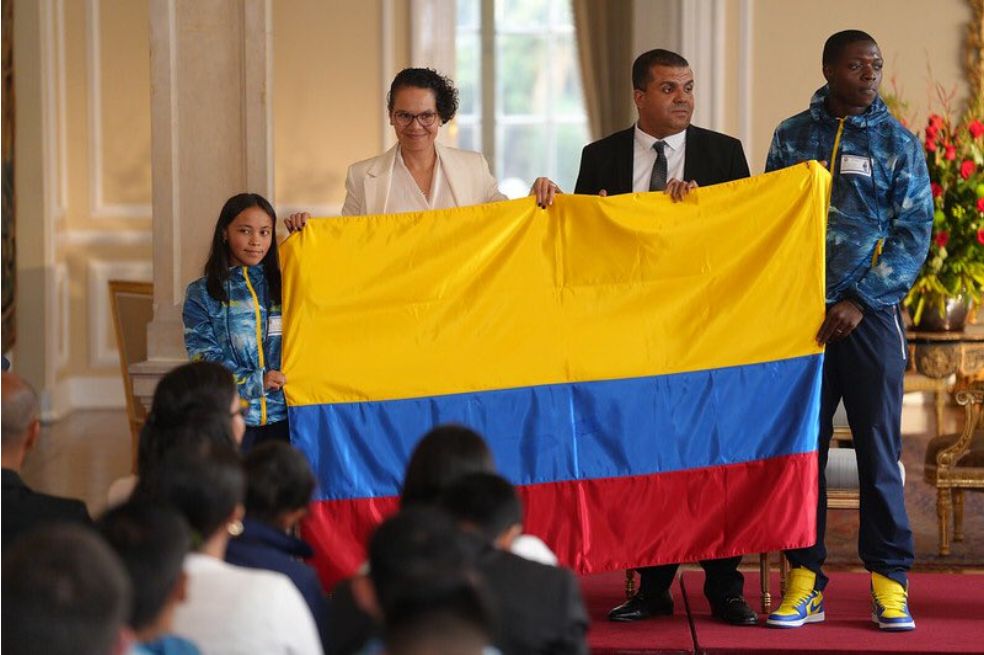 Delegación de Colombia en los Juegos Parapanemricanos recibió el pabellón nacional