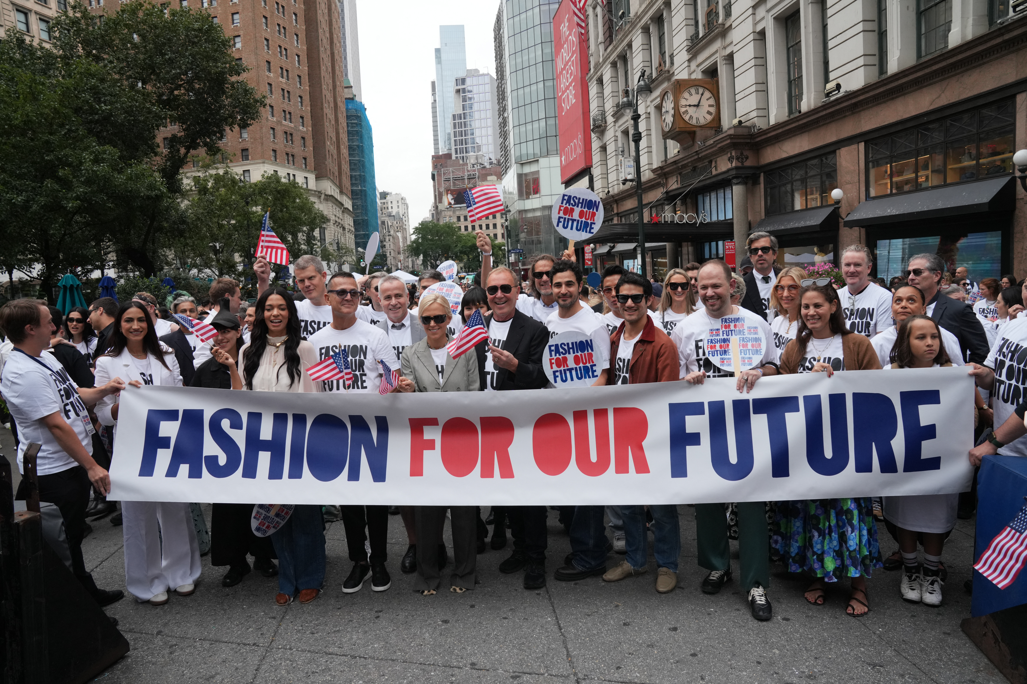 Moda y política: NYFW 2024 comienza con una invitación a votar en EE. UU.